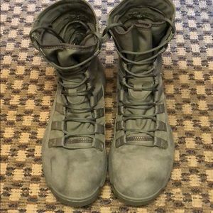 Nike lightweight boots